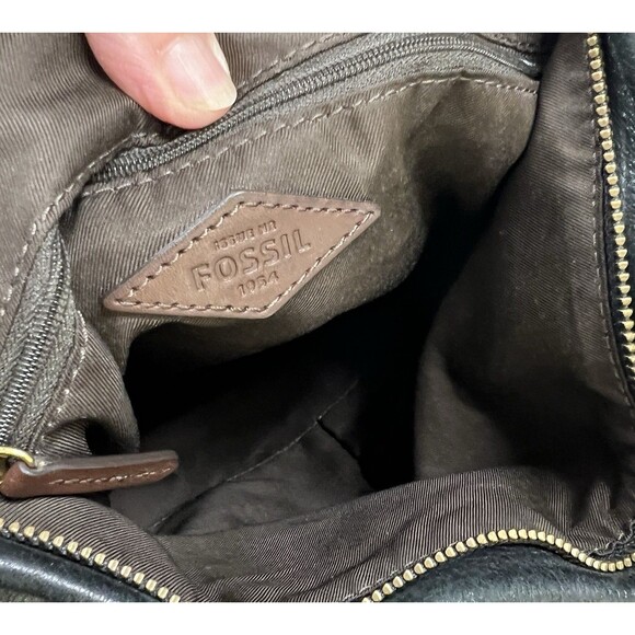 Fossil Explorer XL Black Leather Fold Over Crossbody Hobo Tote Shoulder Bag - Picture 8 of 16